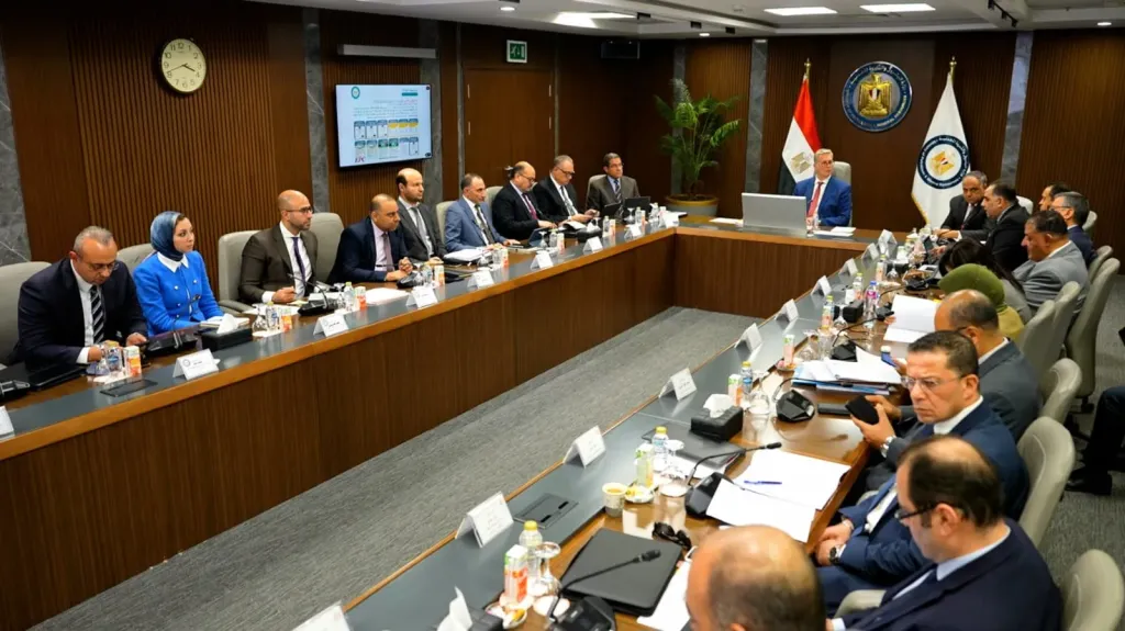 وزير البترول: توطين صناعة PVC خطوة استراتيجية لدعم الوثائق المؤمنة