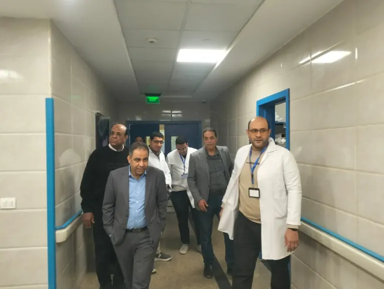 وكيل ”صحة أسيوط” ومدير ”مستشفى الإصابات بجامعة أسيوط