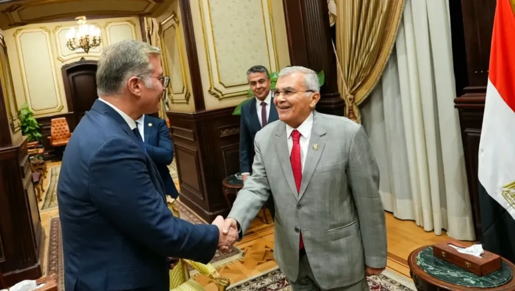 خلال زيارته لمقر المجلس ...وزير البترول والثروة المعدنية يهنيء رئيس مجلس الشيوخ