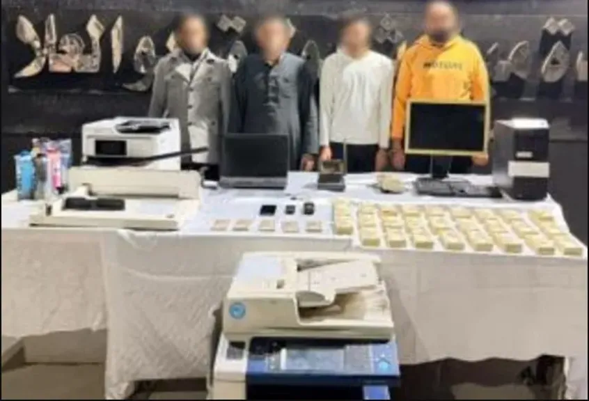 القبض على تشكيل عصابي بتهمة النصب بعملات مقلدة عبر مواقع إلكترونية بالقاهرة