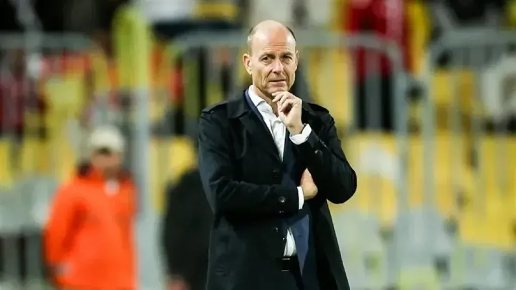 توروب يطلب رحيل حارس من الأهلي قبل إغلاق باب الانتقالات