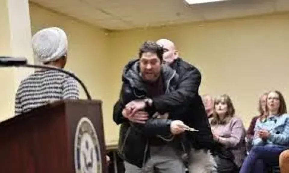 هجوم بمادة مجهولة على النائبة الأمريكية إلهان عمر