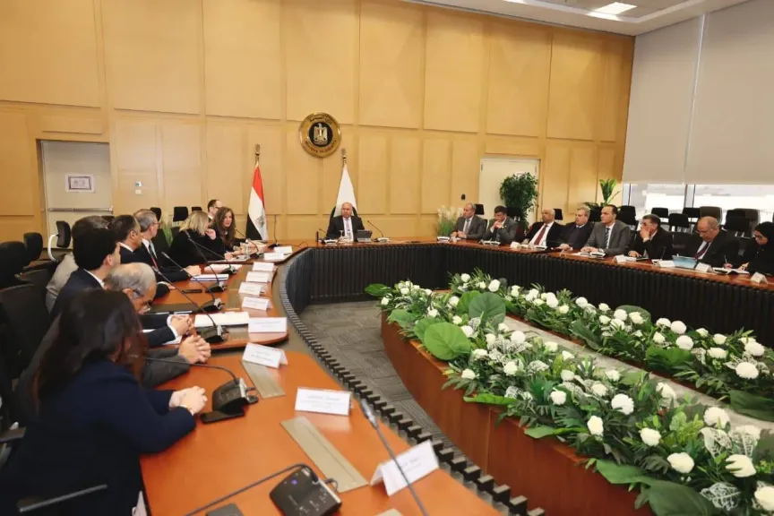 وزير الصناعة والنقل يلتقي  سفير النمسا بالقاهرة ووفود  10 رؤساء كبرى الشركات في مجال السكك الحديدية