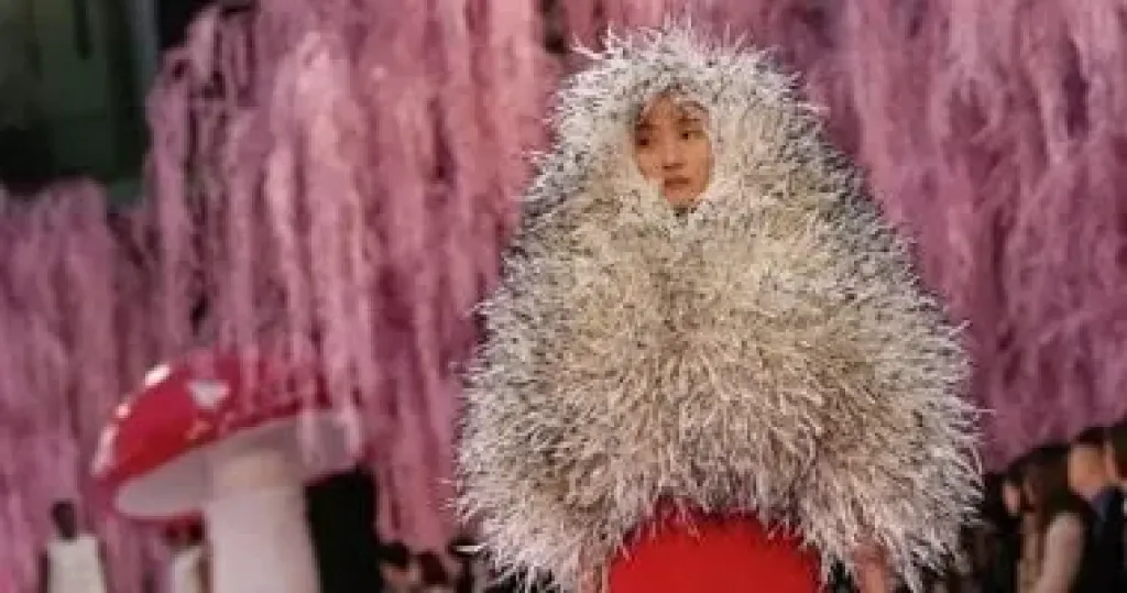 أغرب اتجاهات بيوت الأزياء الراقية فى ربيع وصيف 2026 في باريس