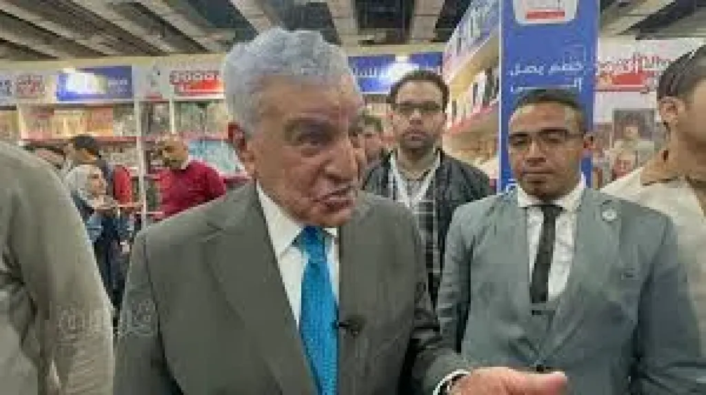 بين سحر الورق وكنوز المكتبات الشخصية، ماذا يقرأ المثقفون بمعرض الكتاب 2026