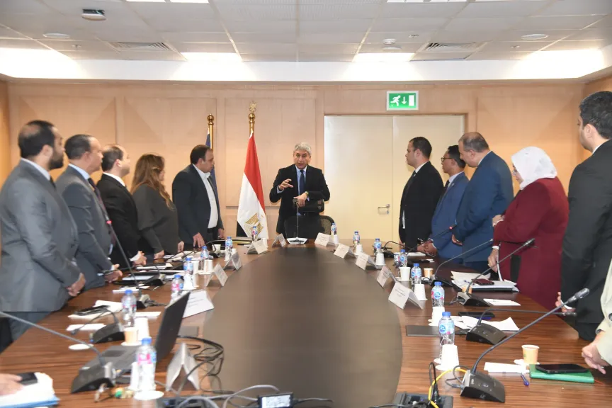 انعقاد أول اجتماعات اللجان المشتركة بين ”السياحة والآثار” و”المركزي للتنظيم والإدارة” لتطوير وتحديث الهياكل التنظيمية بالوزارة