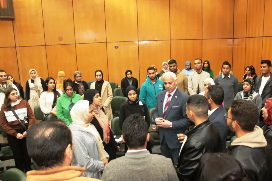 نائب رئيس جامعة أسيوط يتابع فعاليات المرحلة الثانية من برنامج «اختراق سوق العمل