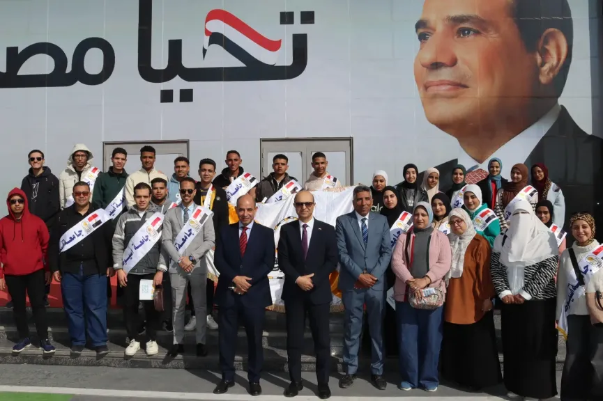 رئيس جامعة أسيوط يزور معرض القاهرة الدولي للكتاب في دورته الـ57 برفقة وفد طلابي