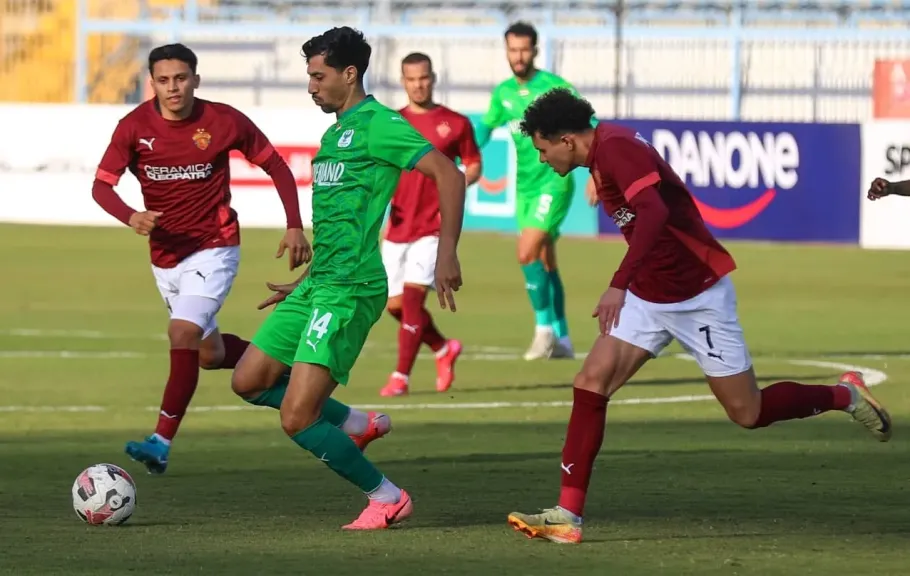 المصري يتقدم على سيراميكا 2 - 1 بالشوط الأول لمواجهة الدوري بالسويس