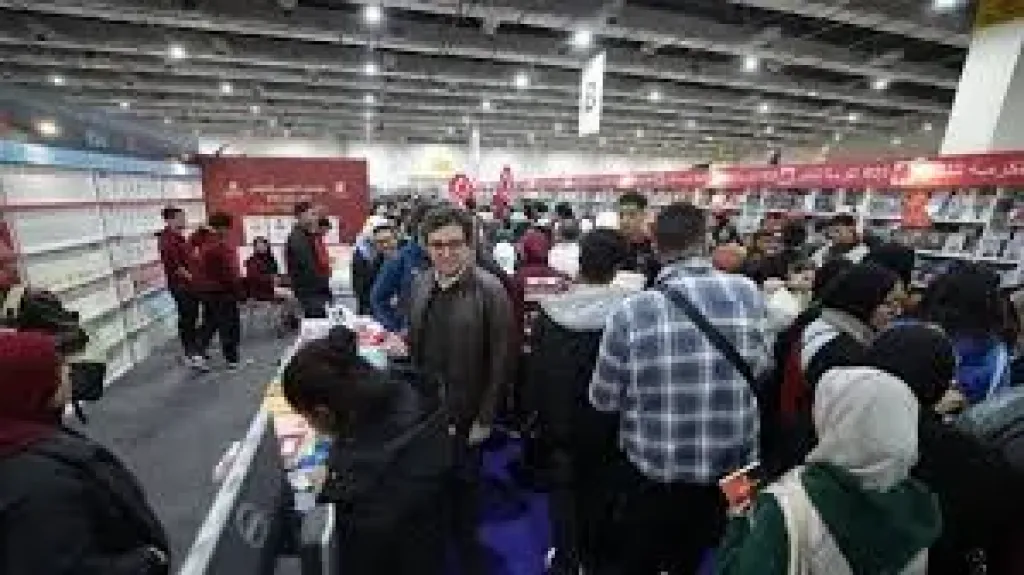 معرض الكتاب يتخطى حاجز الثلاثة ملايين زائر خلال أسبوعه الأول