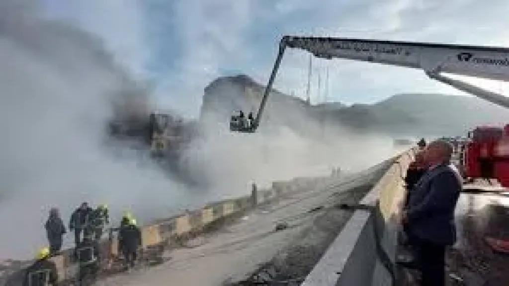 محافظ القاهرة يشرف على إخماد حريق منطقة الزاريب بمنشأة ناصر.. صور