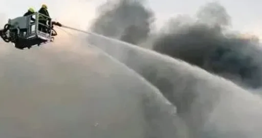 النيابة تجرى معاينة لموقع حريق 4 منازل بمنطقة الزرايب فى منشأة ناصر