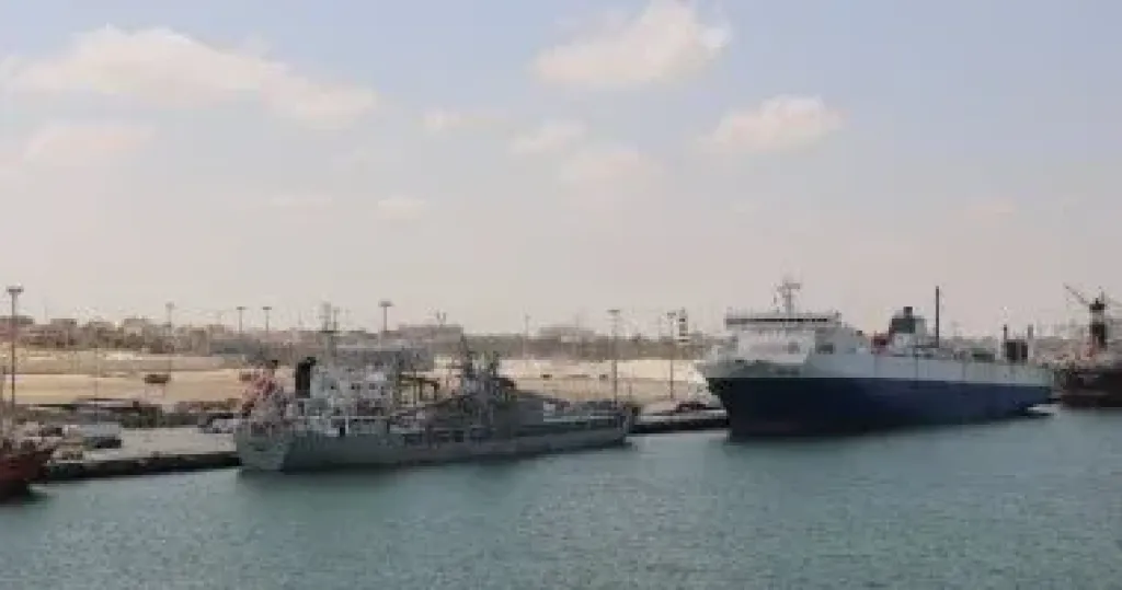 إعادة فتح ميناء العريش البحري واستئناف الملاحة بعد تحسن الأحوال الجوية