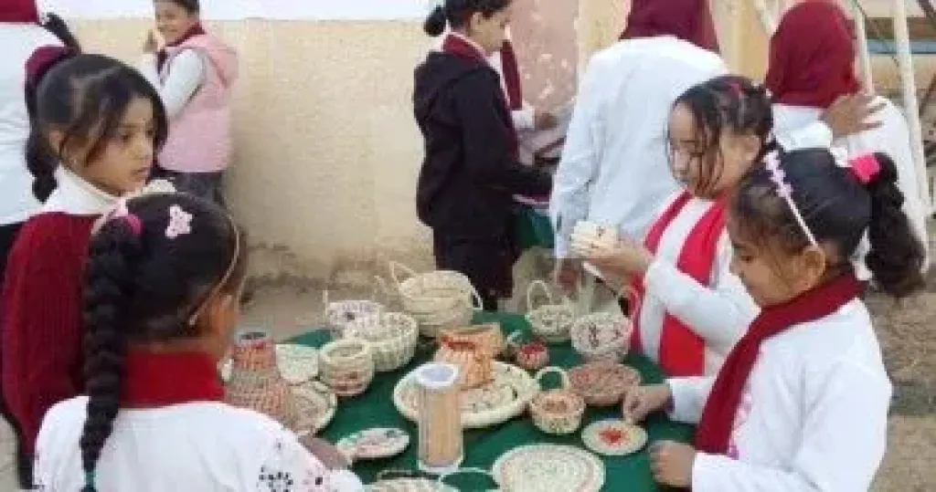 تنظيم معرض تسويق المنتجات التراثية والحرفية بمركز شباب القصر بالداخلة