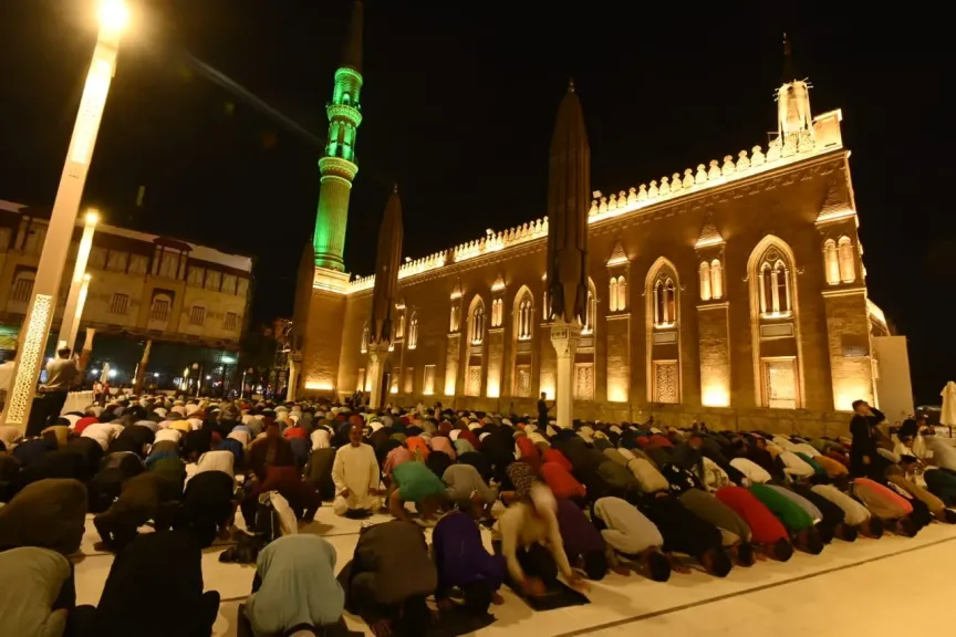 أكثر من 4 آلاف مسجد للاعتكاف و20 ركعة التراويح بمسجد الحسين