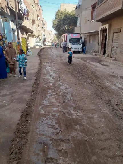 محافظ أسيوط: استمرار حملات تمهيد الشوارع غير المرصوفة بالقرى والنجوع