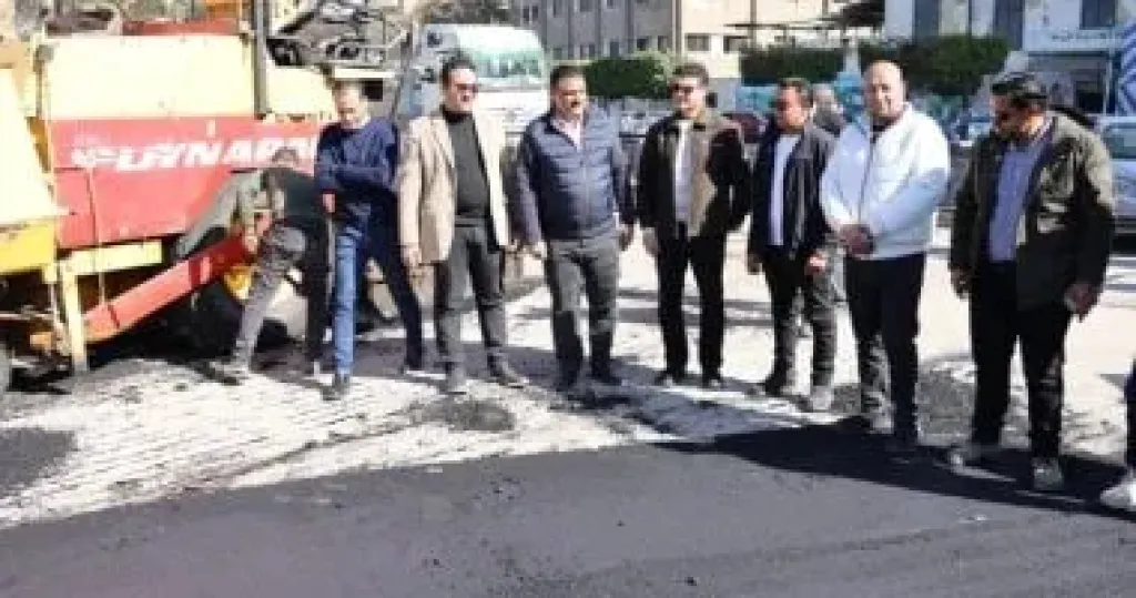 استمرار أعمال الرصف بكوبرى مبارك بالمنوفية تمهيداً لدخوله الخدمة عقب تطويره