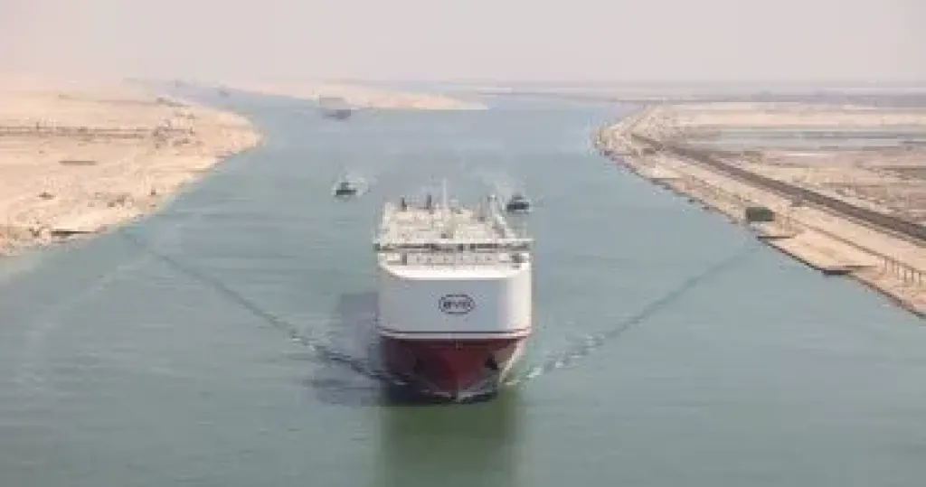 هيئة قناة السويس: السفينة «FENER» خارج الولاية القانونية والإنقاذ مرهون بطلب رسمى