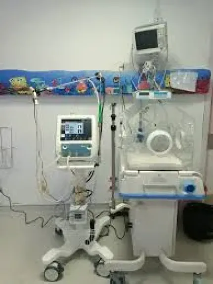 دعم مستشفى العجمي التخصصي بأجهزة تنفس لحديثي الولادة وغسيل كلوي