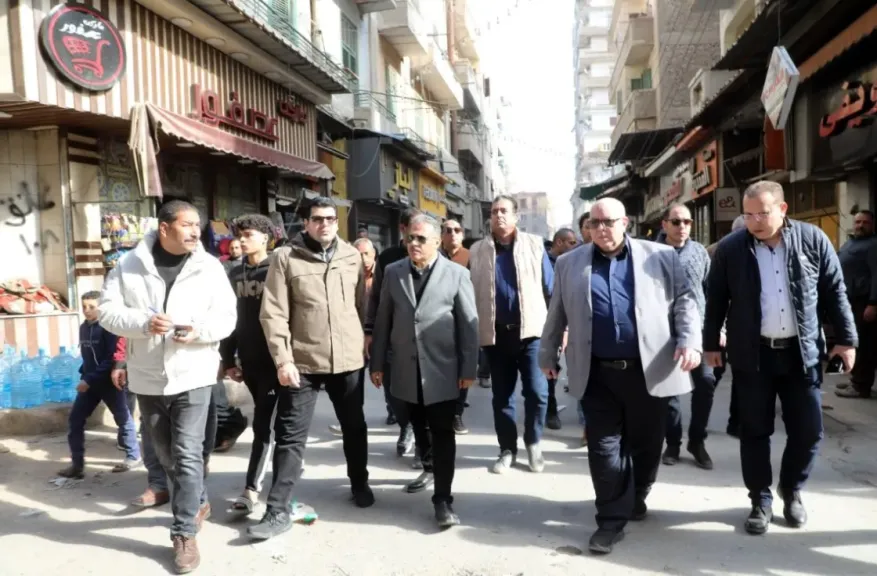 محافظ الشرقية يقود حملة موسعة لإزالة الإشغالات بالزقازيق |صور