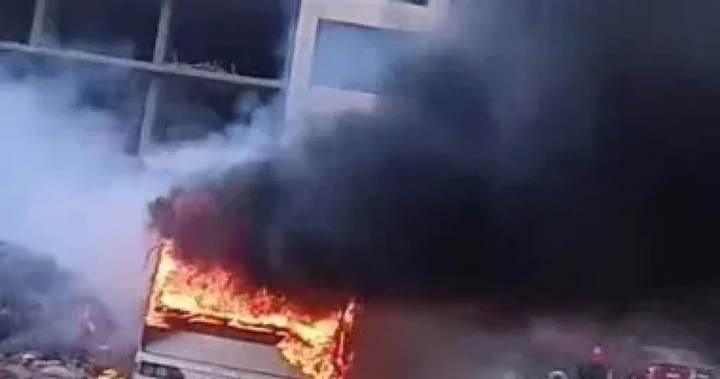 العناية الإلهية تنقذ ركاب أتوبيس احترق على طريق سوهاج - قنا