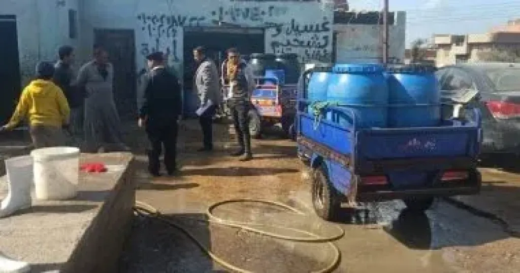 ضبط 7 مغاسل سيارات مخالفة لقيامها بصرف المخلفات بالمجارى المائية بالفيوم