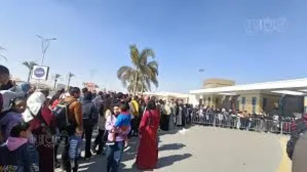 زحام شديد على بوابات معرض الكتاب في تاسع أيامه