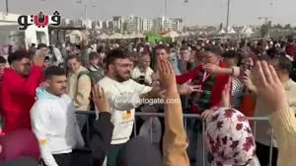 توافد الزوار على حفل توقيع إصدار جديد لأحمد يونس بمعرض الكتاب