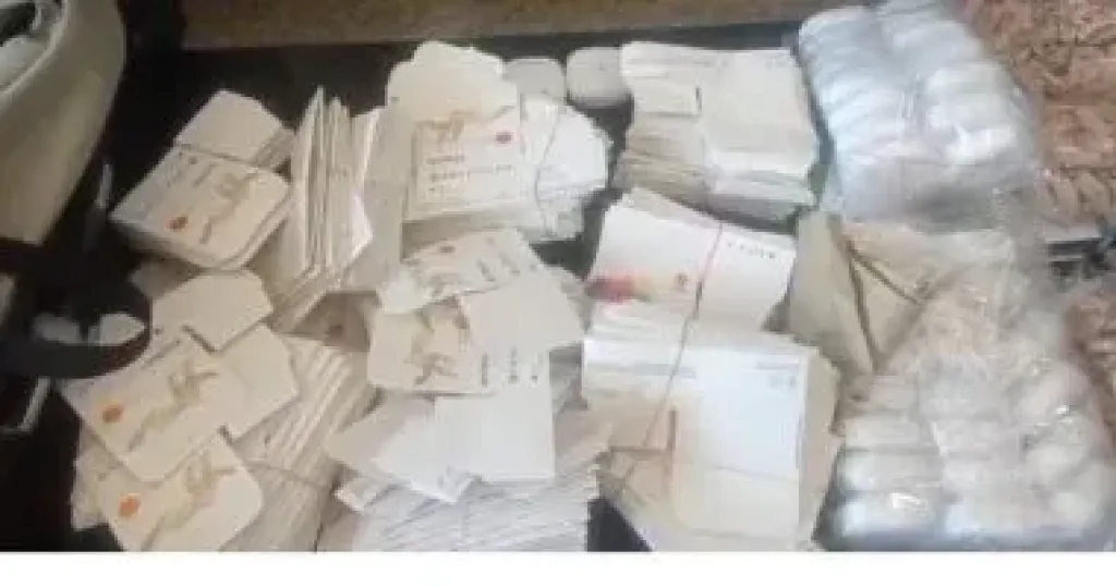 ضبط راكب حاول تهريب ألف سماعة أذن فى مطار سفنكس