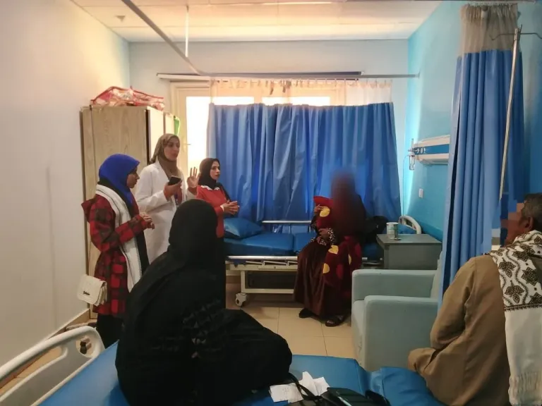 بقيادة ”الإعلام السكاني” و”الثقافة الصحية” و”سلامة المرضى”.. صحة أسيوط