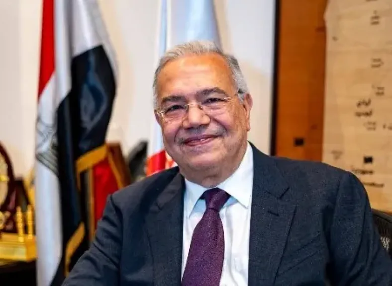 النائب عصام خليل يرفع مذكرة عاجلة لرصف شوارع شرق القاهرة وحماية الطلاب