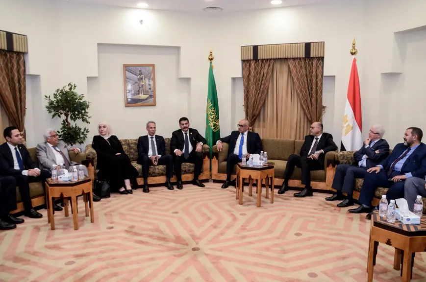 النائب ياسر الحفناوي يلتقي وزير العمل المصرى والقنصل العام في جدة لبحث أوضاع المصريين بالسعودية