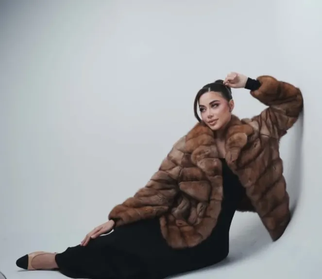 صاروخ الدراما يارا السكري تخطف الأنظار بإطلالة راقية في حفل الشركة المتحدة للخدمات الإعلامية ( صور )