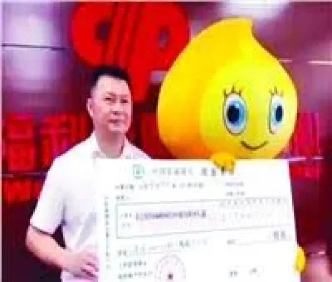 الفلوس بتغير.. فائز اليانصيب يعتدى على صديقته بعد الفوز بـ3.6 مليون إسترلينى