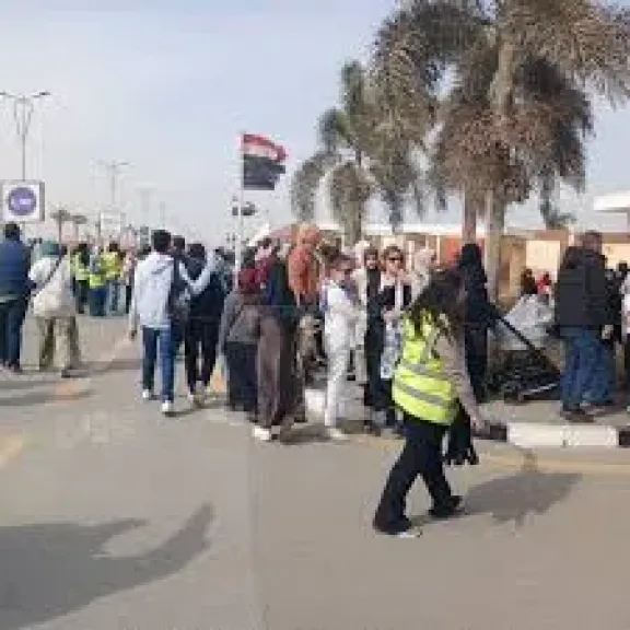 في يومه الـ 11، إقبال من الأسر والشباب على معرض الكتاب 2026