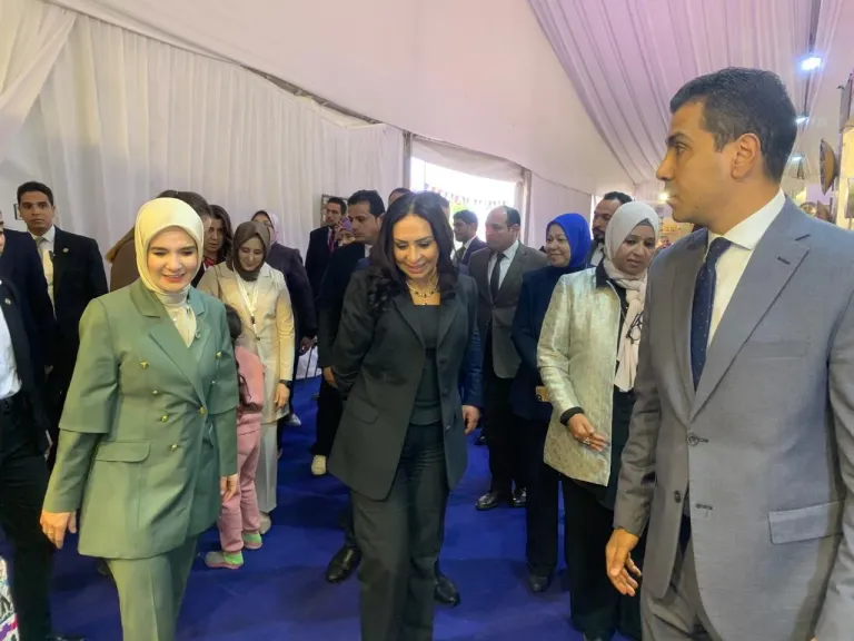 ” تحت شعار ”مصر بتتكلم حرفي”،  وزيرة التضامن الاجتماعى تتفقد معرض ديارنا بسيتى ستار