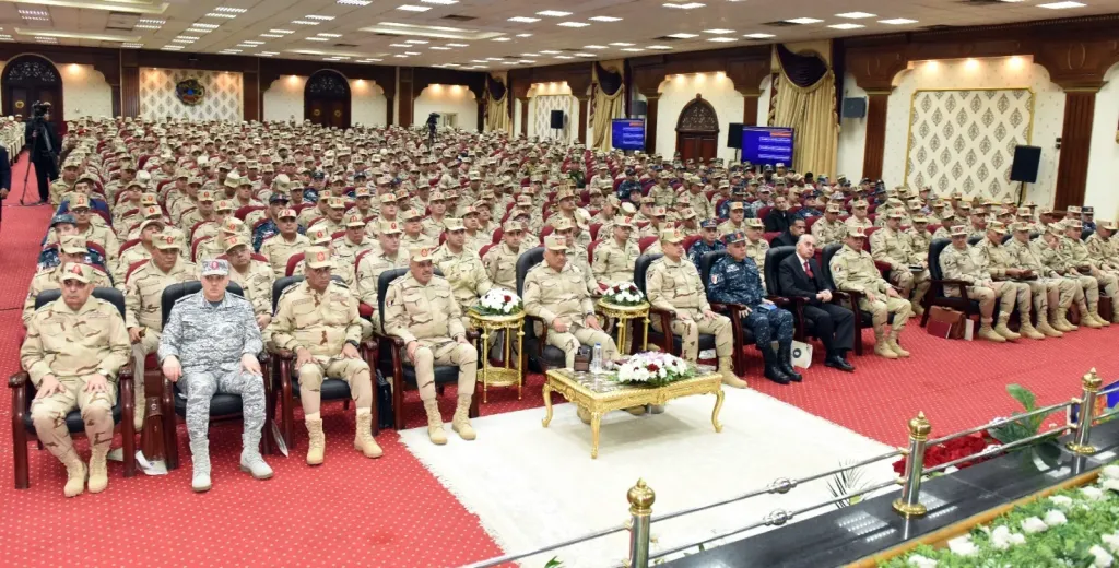 وزير الدفاع يلتقى بعدد من قادة وضباط القوات المسلحة |صور