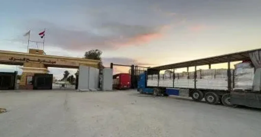 الهلال الأحمر المصري يطلق قافلة زاد العزة إلى غزة بحمولة 6280 طنا من المساعدات