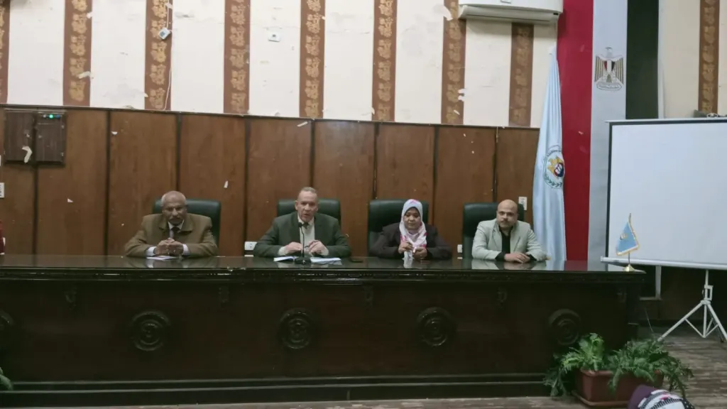 متابعة الاستعدادات للفصل الدراسي الثاني في أسيوط