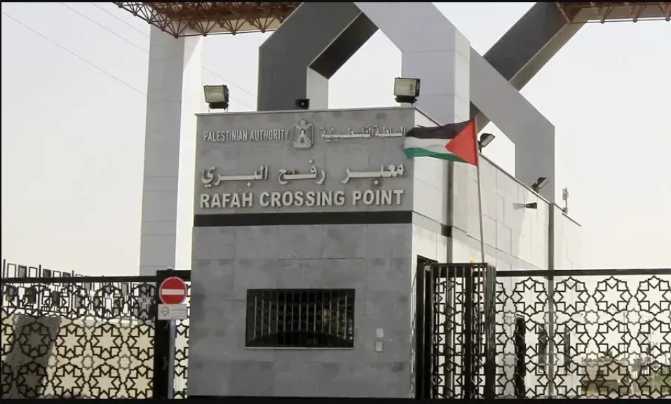 وصول الدفعة الأولى من الفلسطينيين العائدين من مصر إلى قطاع غزة