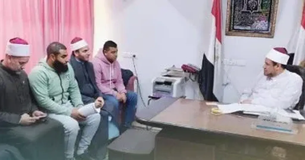 أوقاف كفر الشيخ تُكرّم أوائل خريجي مركز إعداد المحفظين وتمنحهم عضويات المقارئ