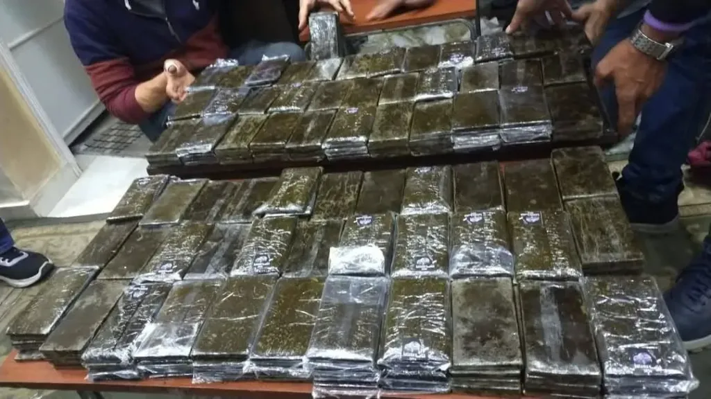 مخدرات وسلاح بـ 80 مليون جنيه .. مصرع 3 عناصر إجرامية فى تبادل إطلاق النار مع الشرطة