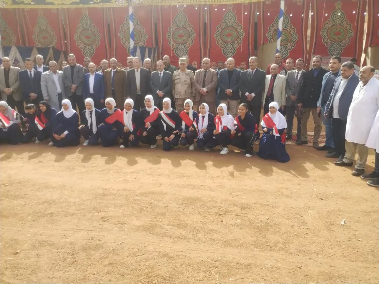 محافظ  يفتتح معرض المنتجات الغذائية واللحوم بمدرسة الثانوية الزراعية بأسيوط