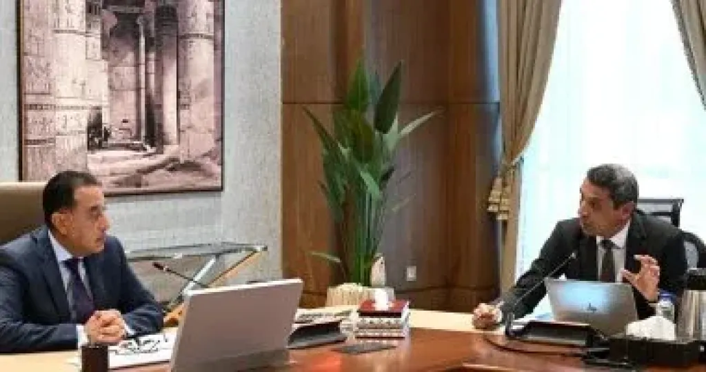 رئيس الوزراء يتابع موقف تنفيذ المشروعات التنموية والخدمية بمحافظة السويس