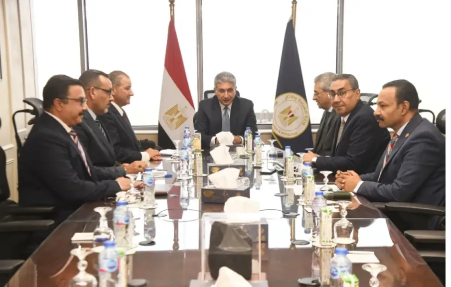 وزير السياحة والآثار يعقد اجتماعاً موسعاً مع أمين عام المجلس الأعلى للآثار ورؤساء القطاعات بالمجلس