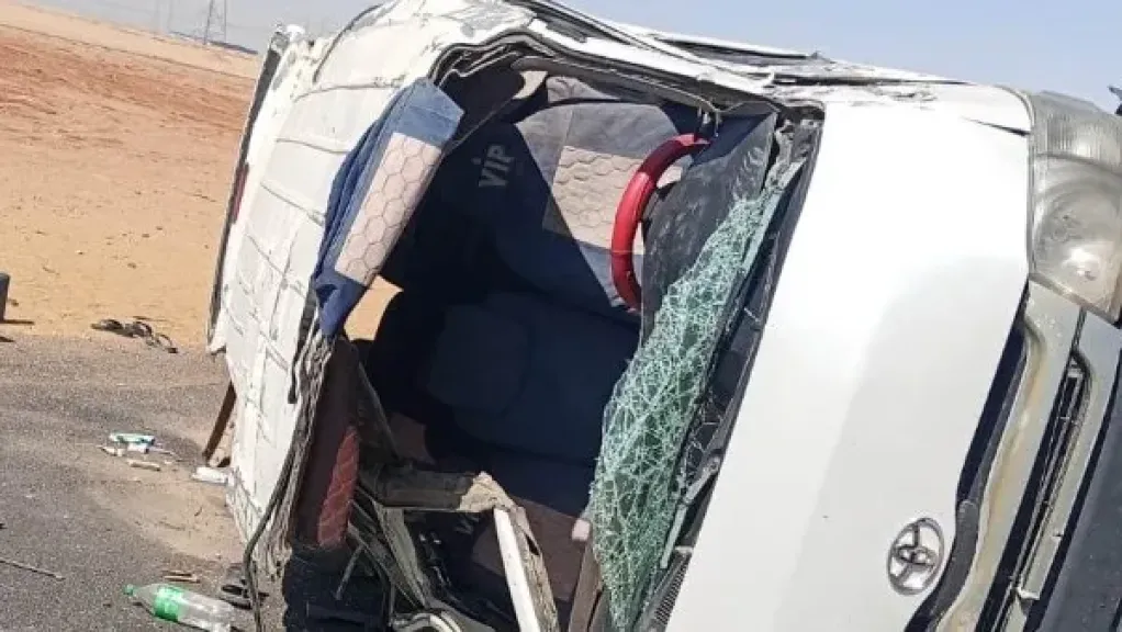 6 وفيات و11 مصابا في حادث انقلاب .. إليك الأسماء ميكروباص بصحراوي أسوان