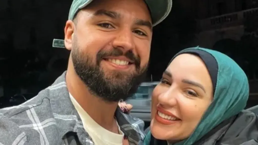 إطلالة رومانسية لـ أسما شريف منير رفقة زوجها