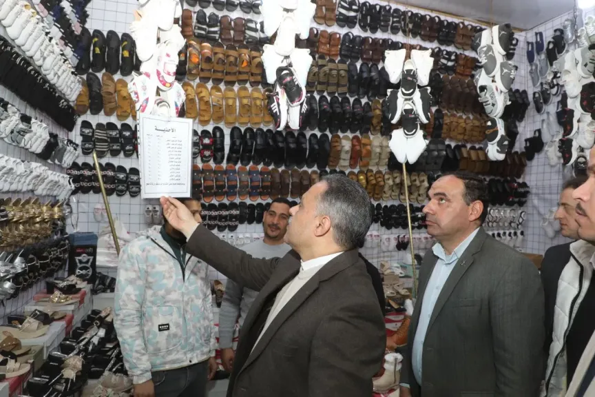 محافظ الشرقية يتفقد معرض اهلا رمضان للملابس بمنيا القمح