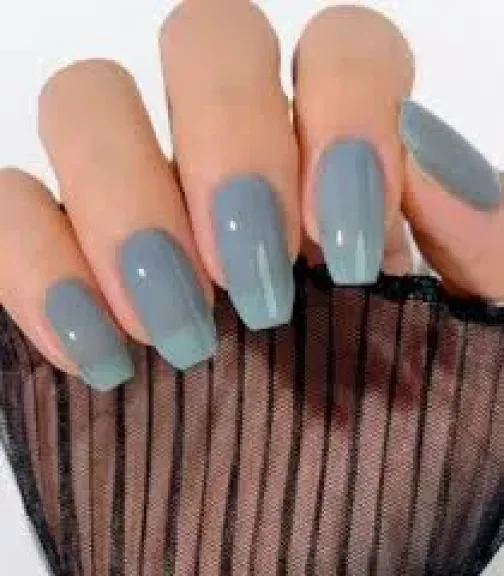 أجمل ألوان الأظافر الداكنة فى شتاء 2026.. من الكرز الداكن للأسود اللامع