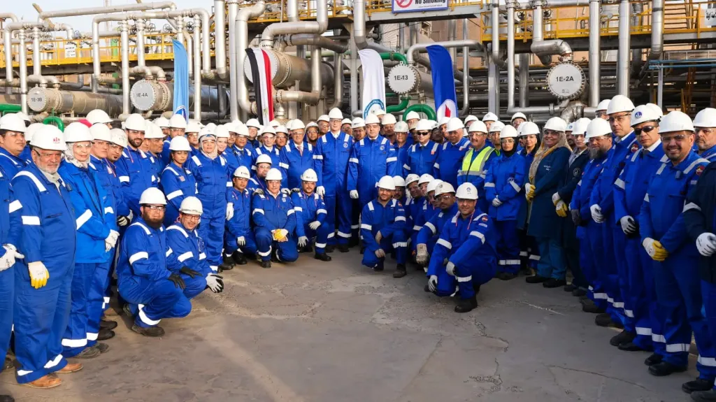 وزير البترول والثروة المعدنية يتفقد الوحدات الإنتاجية لشركة القاهرة لتكرير البترول ويجري حوارًا مع العاملين